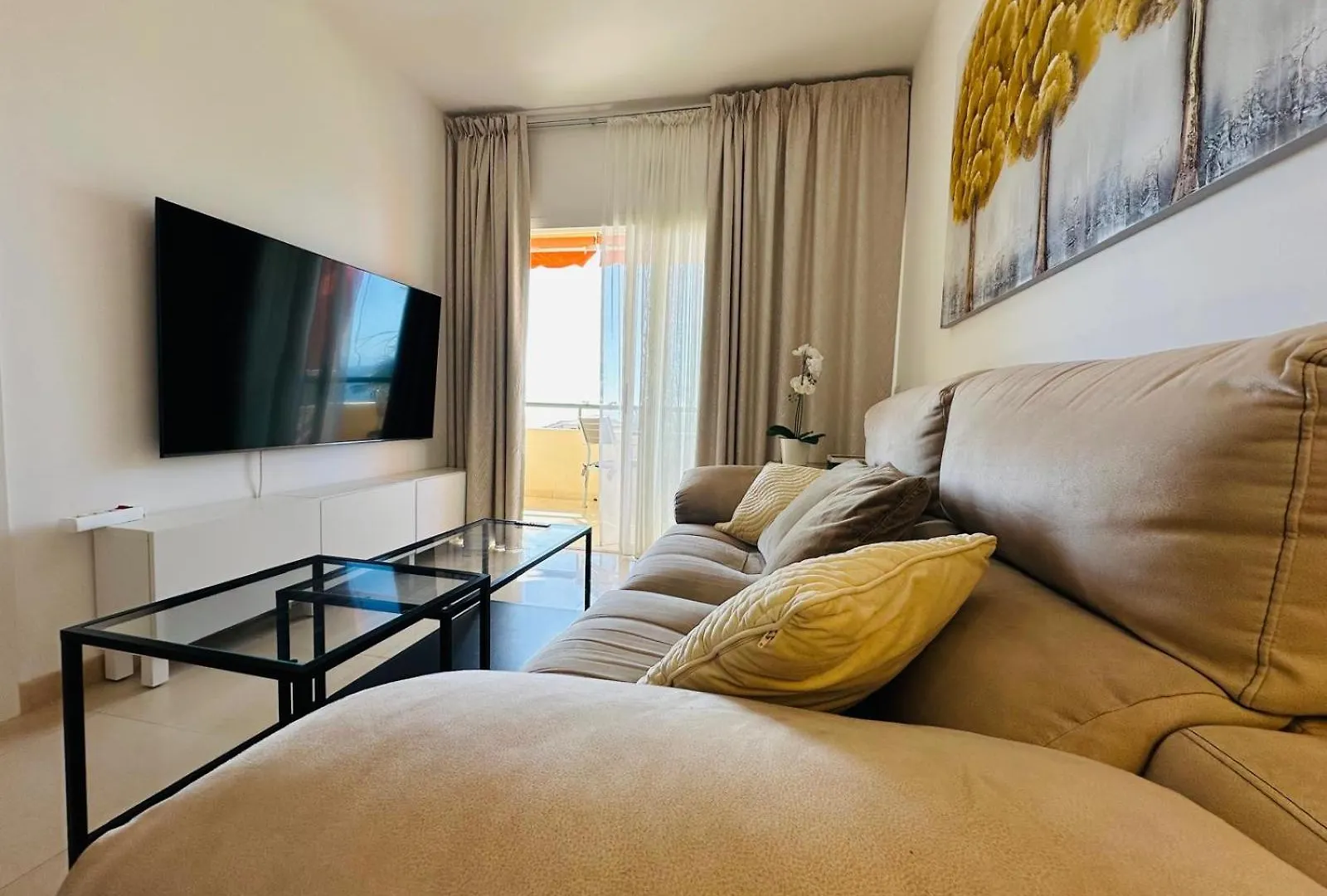 Contacten van Apartment In Front Of The Ocean